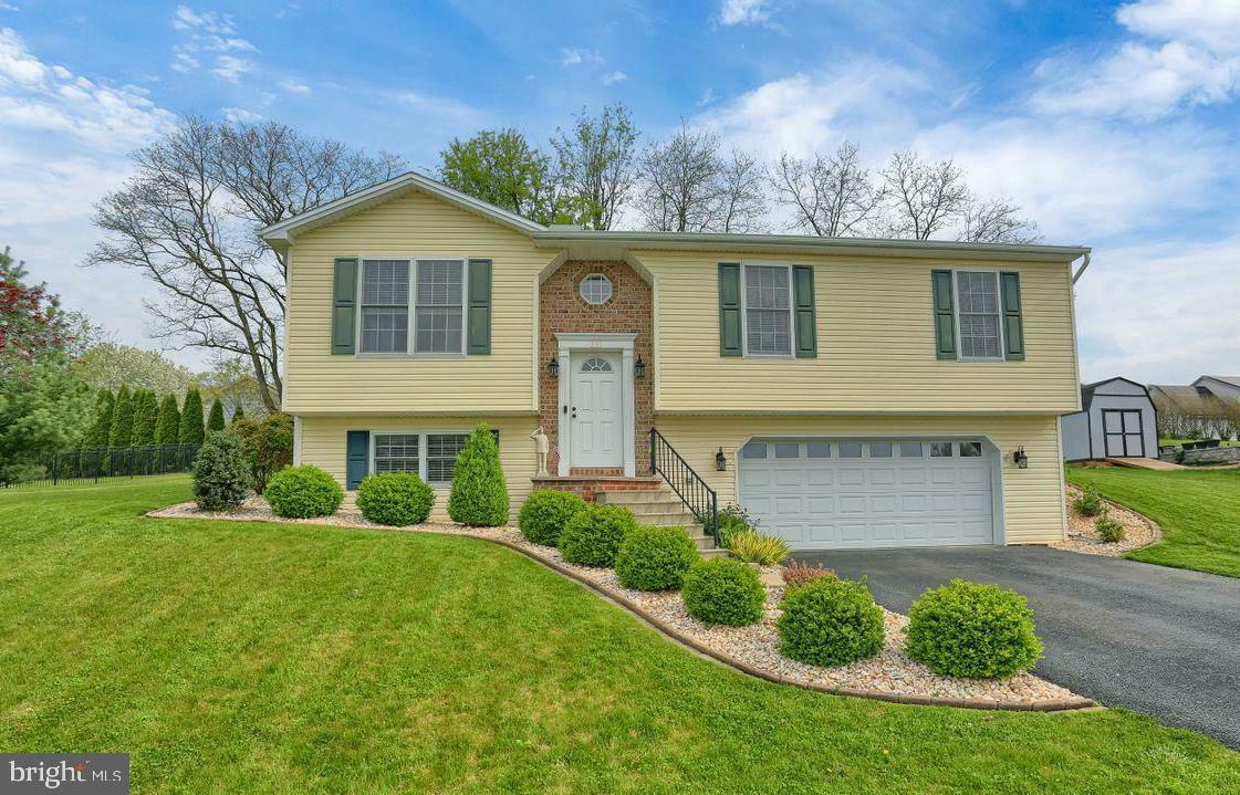Property Photo: 335 Woodbridge Drive PA 17319