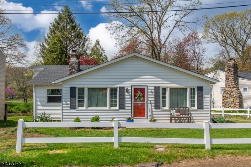 Property Photo: 6 Elizabeth Pl NJ 07834