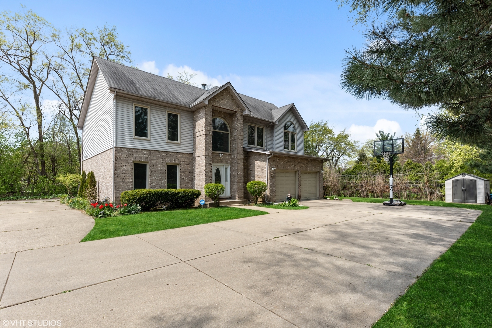 Property Photo:  206 E Euclid Avenue  IL 60070 