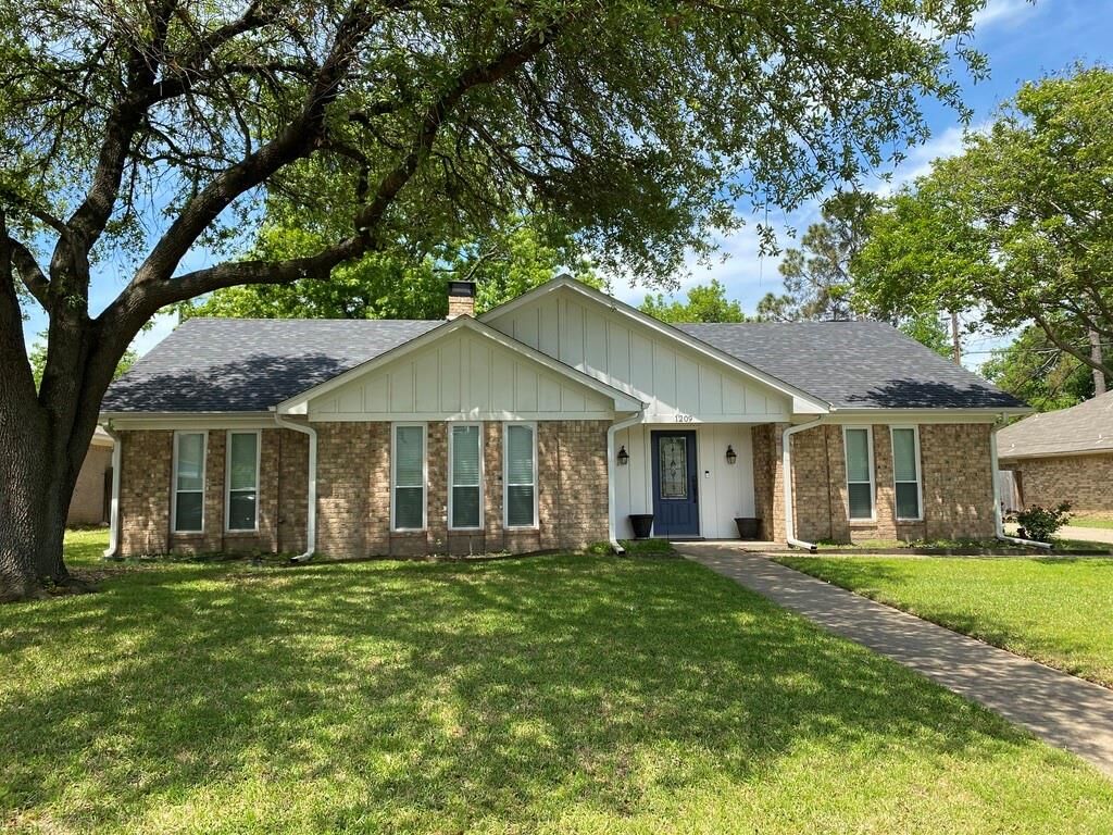 Property Photo:  1209 Kendall Lane  TX 75482 