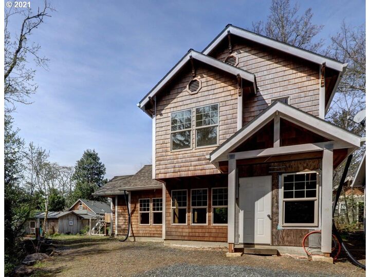 664 N Hemlock St  Cannon Beach OR 97110 photo