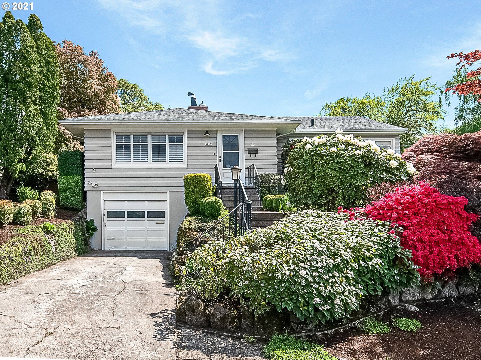 Property Photo:  5922 SW 47th Ave  OR 97221 