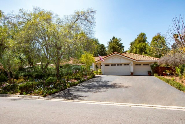 Property Photo: 2911 Cantegra Glen CA 92025