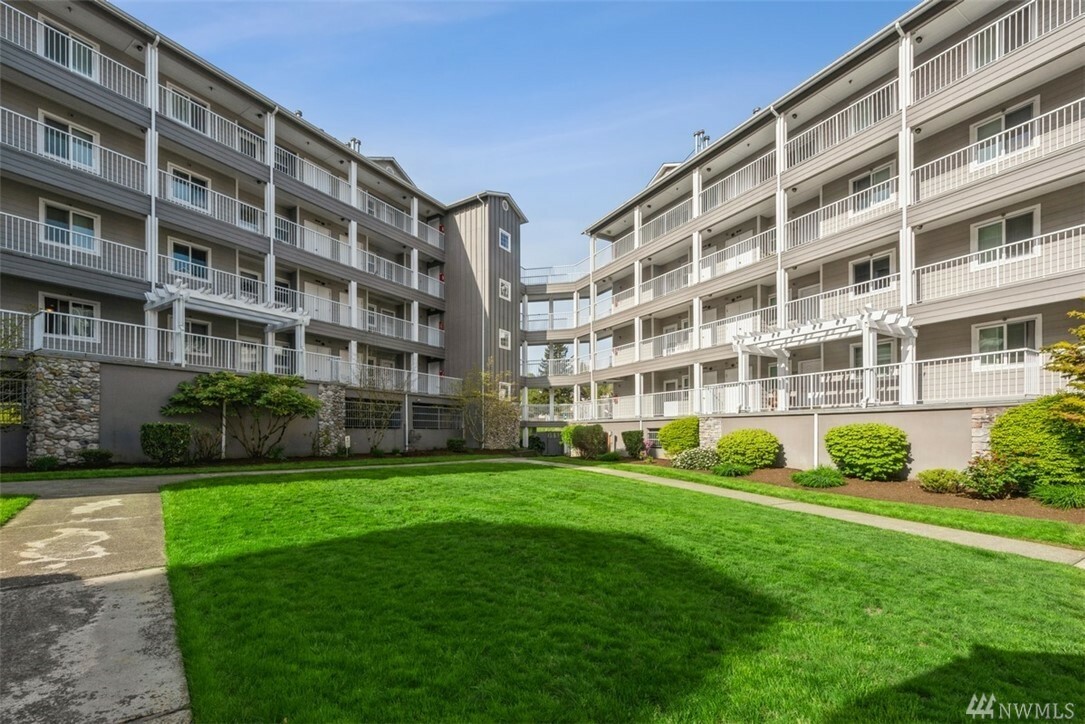 Property Photo:  1318 37th St 1314  WA 98201 