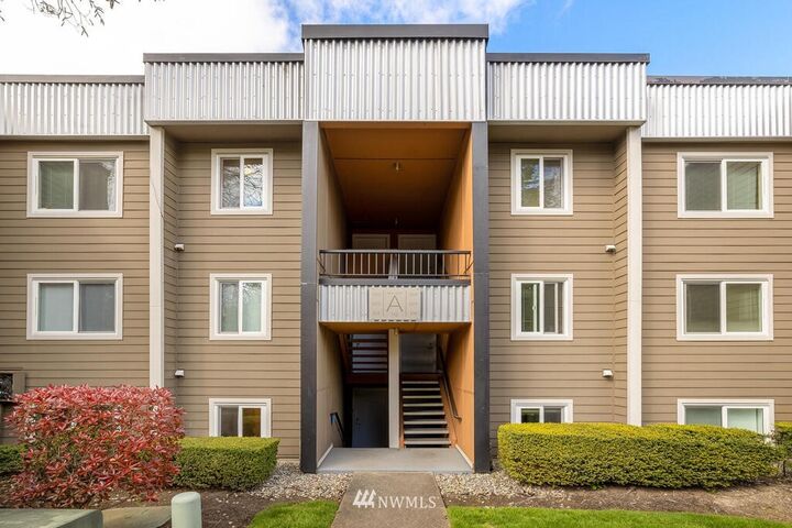 Property Photo: 712 Kirkland Circle A103 WA 98033
