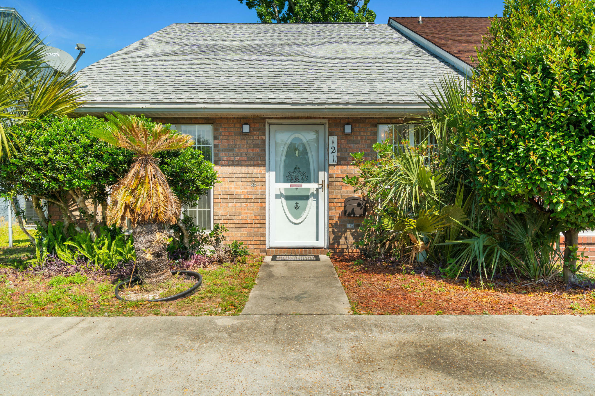 Property Photo:  121 Parker Village Circle  FL 32404 