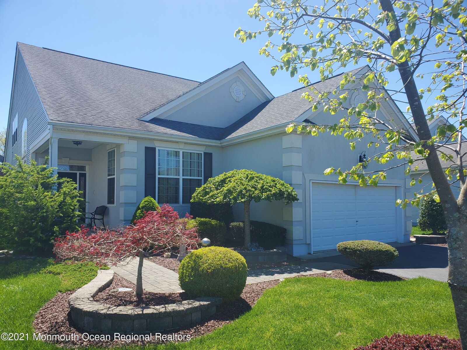 Property Photo:  7 Danbury Court  NJ 08527 