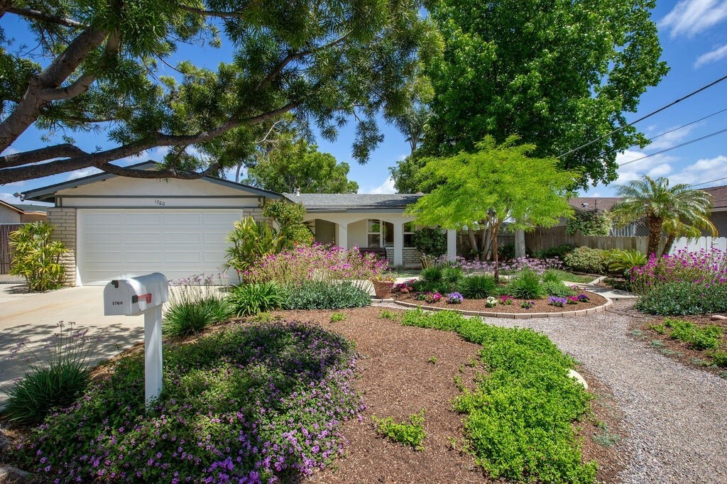 Property Photo: 1760 Curry Comb Dr CA 92069