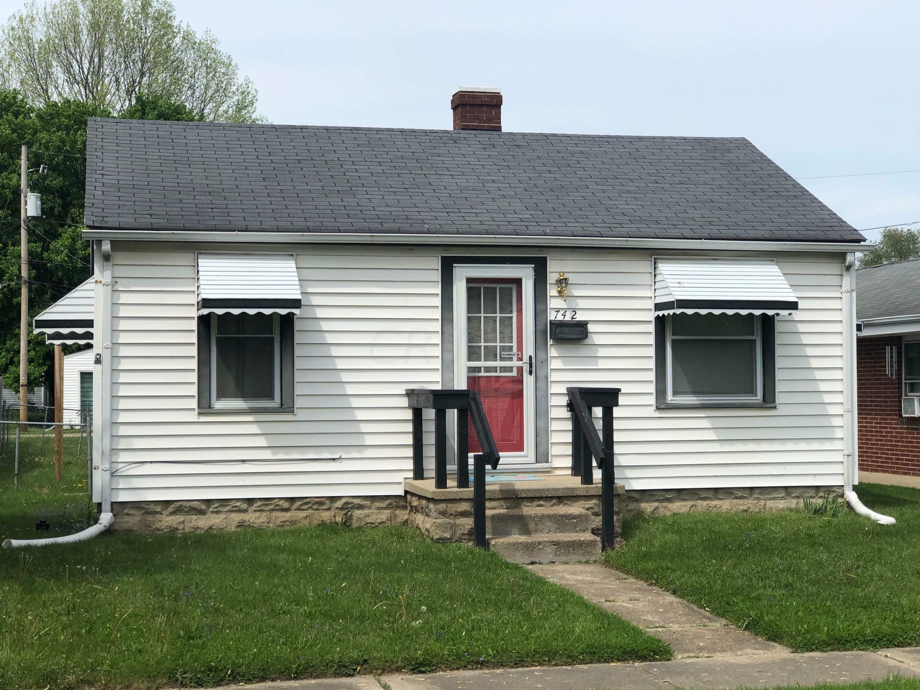 Property Photo: 742 Maple Grove Avenue OH 43055
