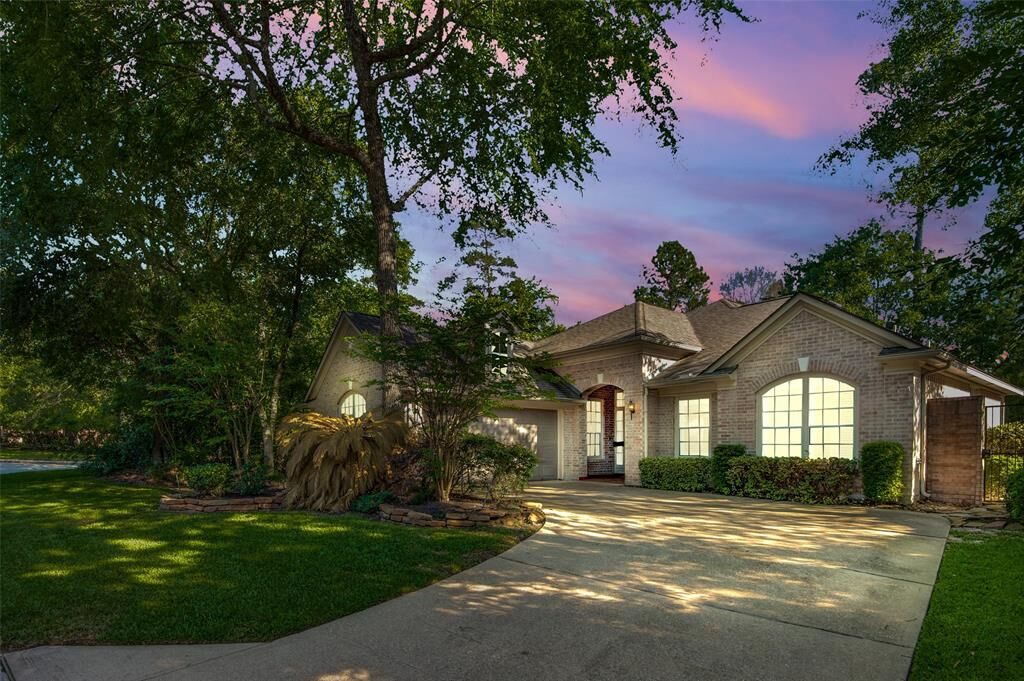 Property Photo: 34 E Sienna Place TX 77382