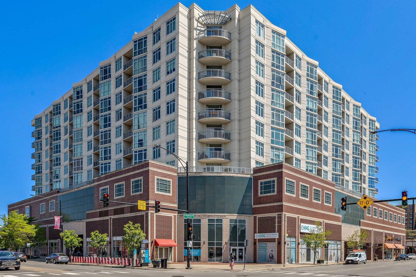 Property Photo: 1134 W Granville Avenue 910 IL 60660