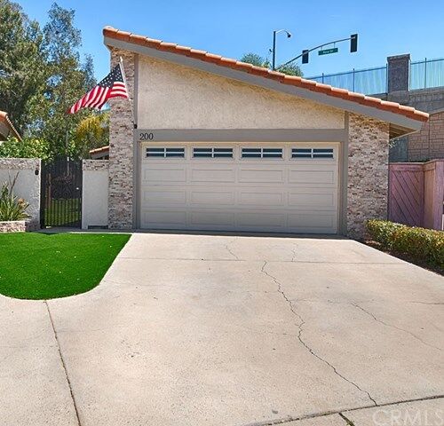 Property Photo:  200 Pasteur Place  CA 92870 