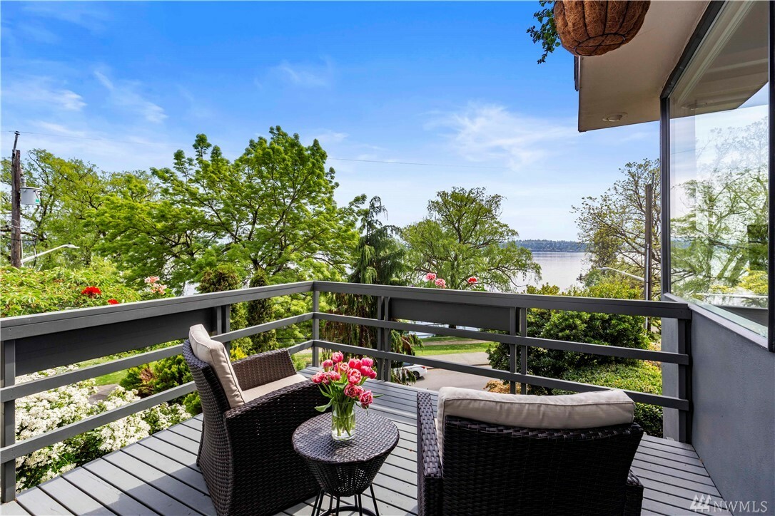 Property Photo:  515 Lake Washington Blvd  WA 98122 