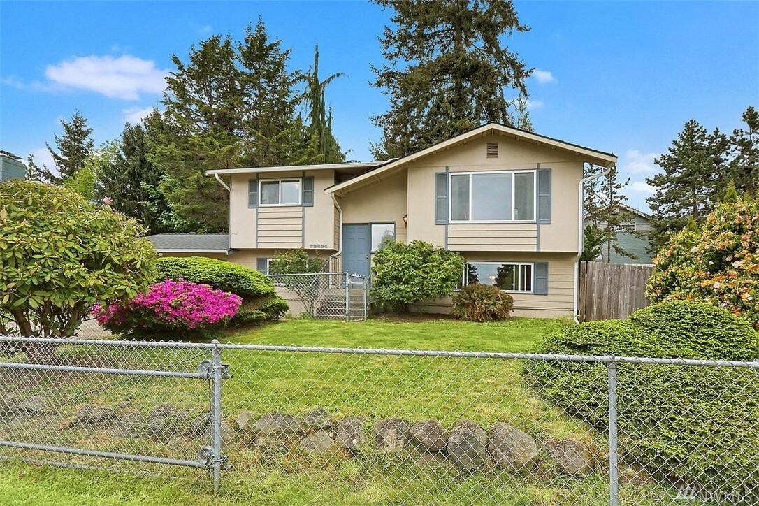 Property Photo:  22624 2nd Place W  WA 98021 