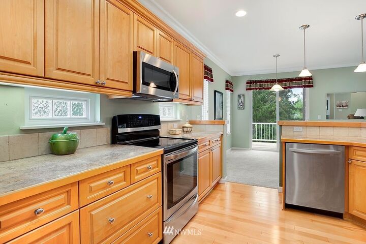 Property Photo:  31855 48th Circle SW  WA 98023 