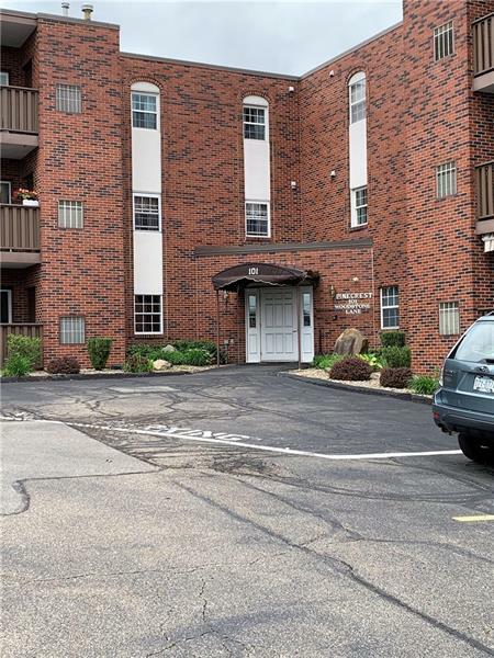 Property Photo: 101 Woodstone Ln 14 PA 15068
