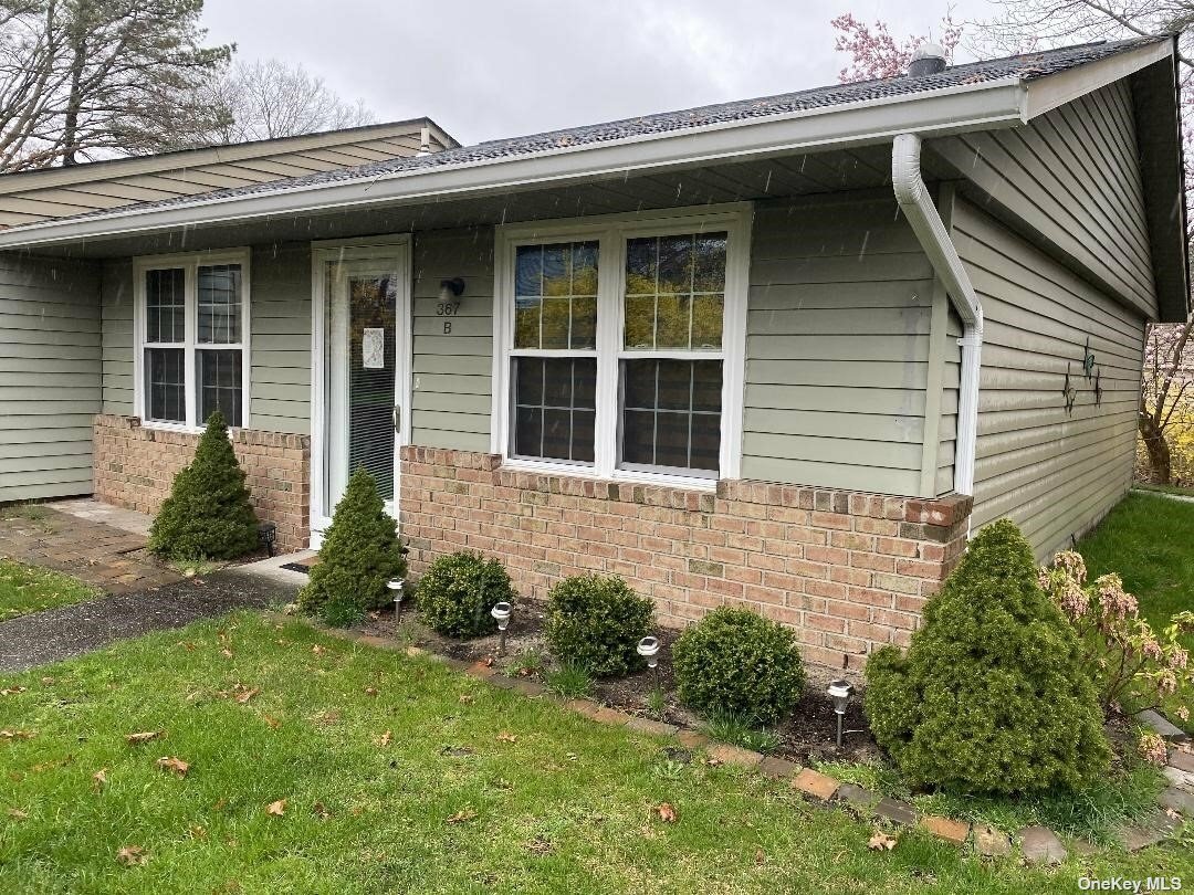 Property Photo:  367 Woodbridge Drive 367 B  NY 11961 