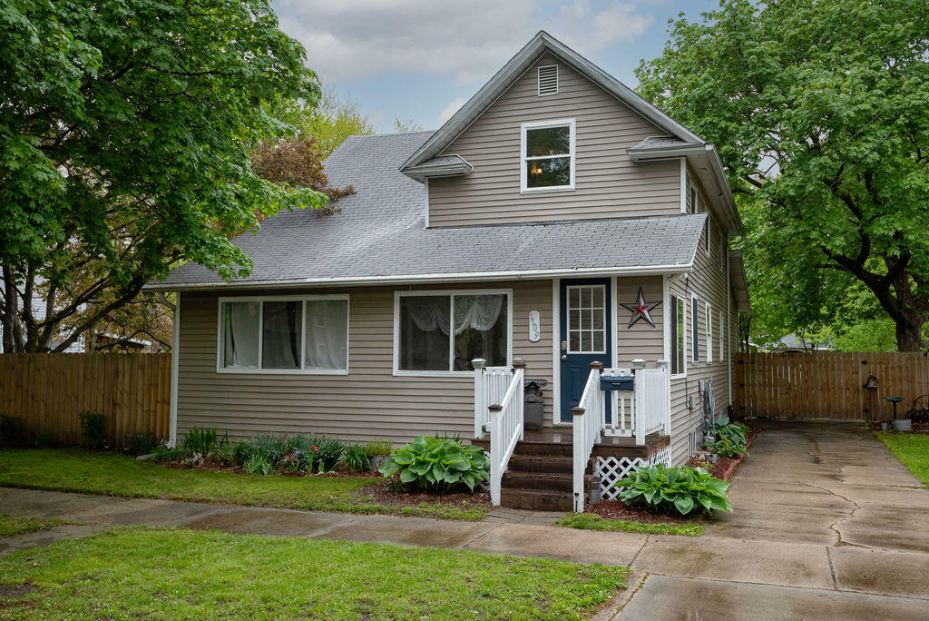 Property Photo:  1109 Sycamore Street  MI 49120 