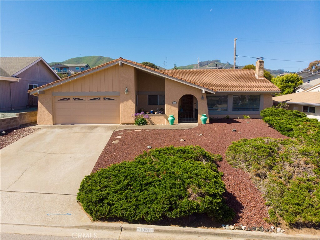 Property Photo:  1071 Green Oaks Drive  CA 93402 