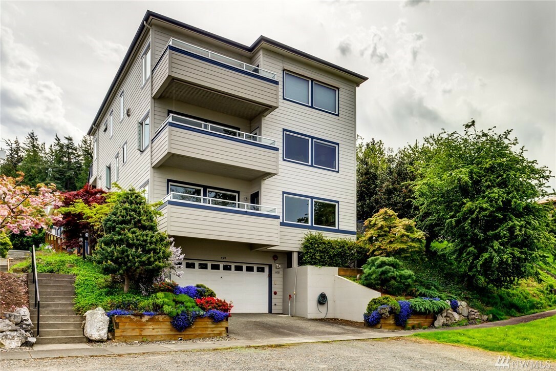 Property Photo:  407 13th St 100  WA 98225 