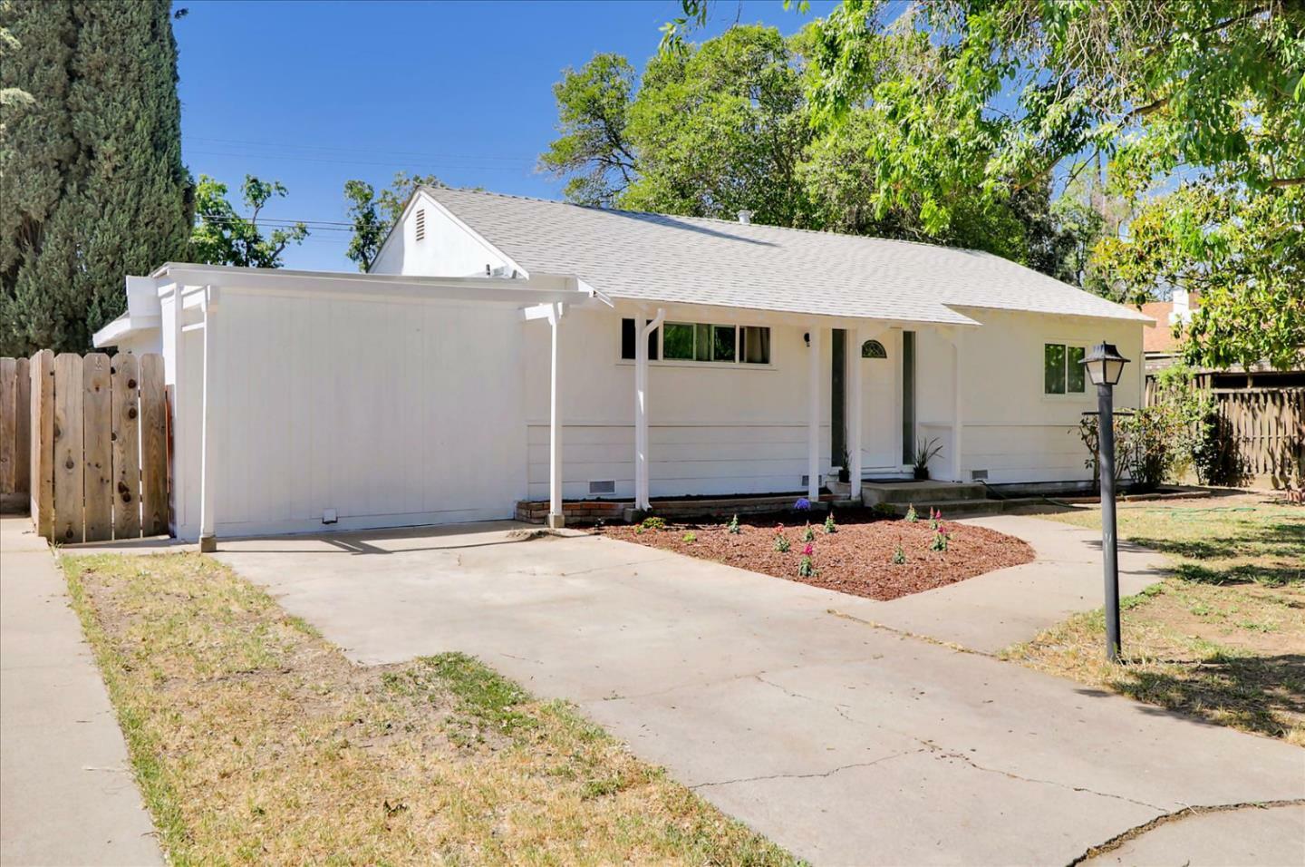 Property Photo: 804 Tokay Avenue CA 95350