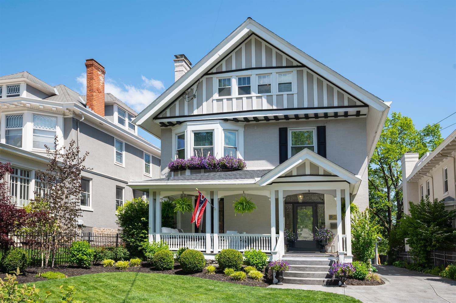 Property Photo: 2492 Observatory Ave OH 45208