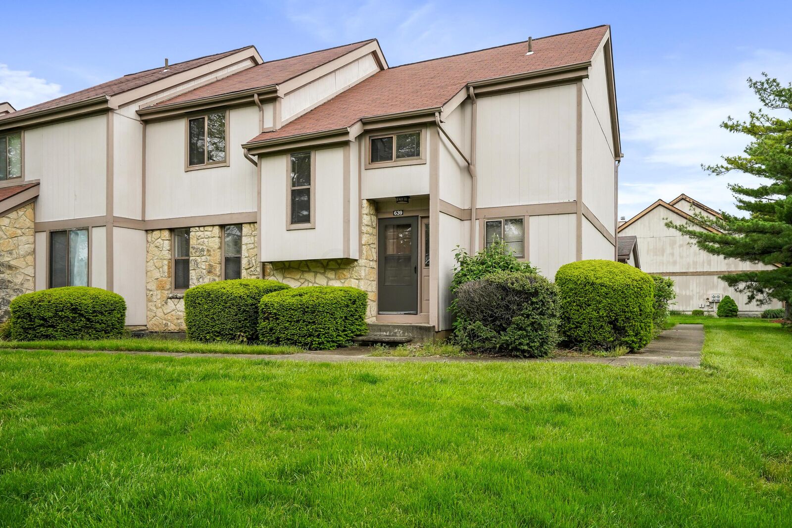 Property Photo:  639 Farler Drive  OH 43213 