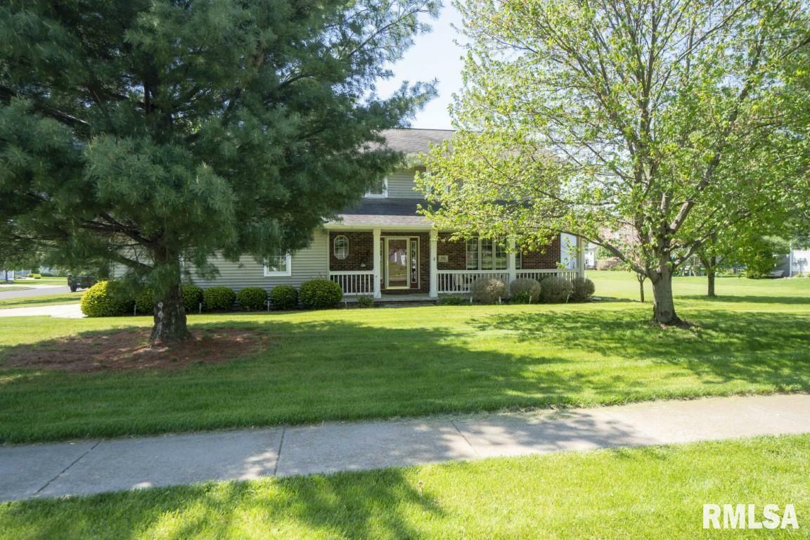 Property Photo:  806 Dogwood  IL 61571 