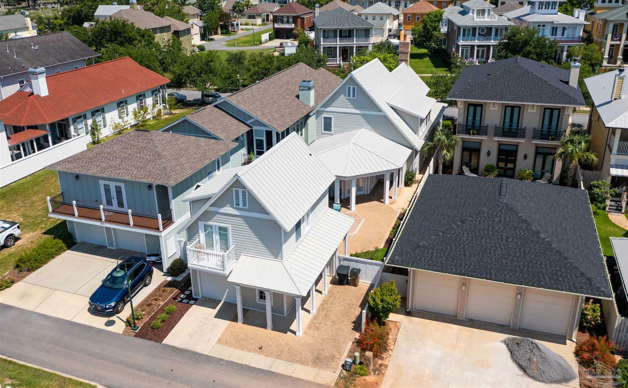 Property Photo:  577 E Romana St  FL 32502 