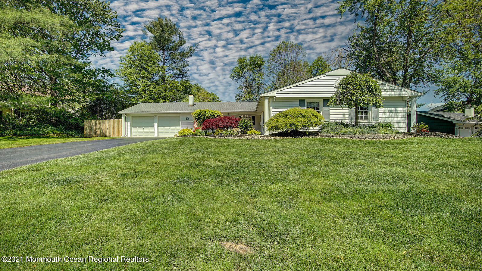 Property Photo:  4 Lakeridge Drive  NJ 07747 