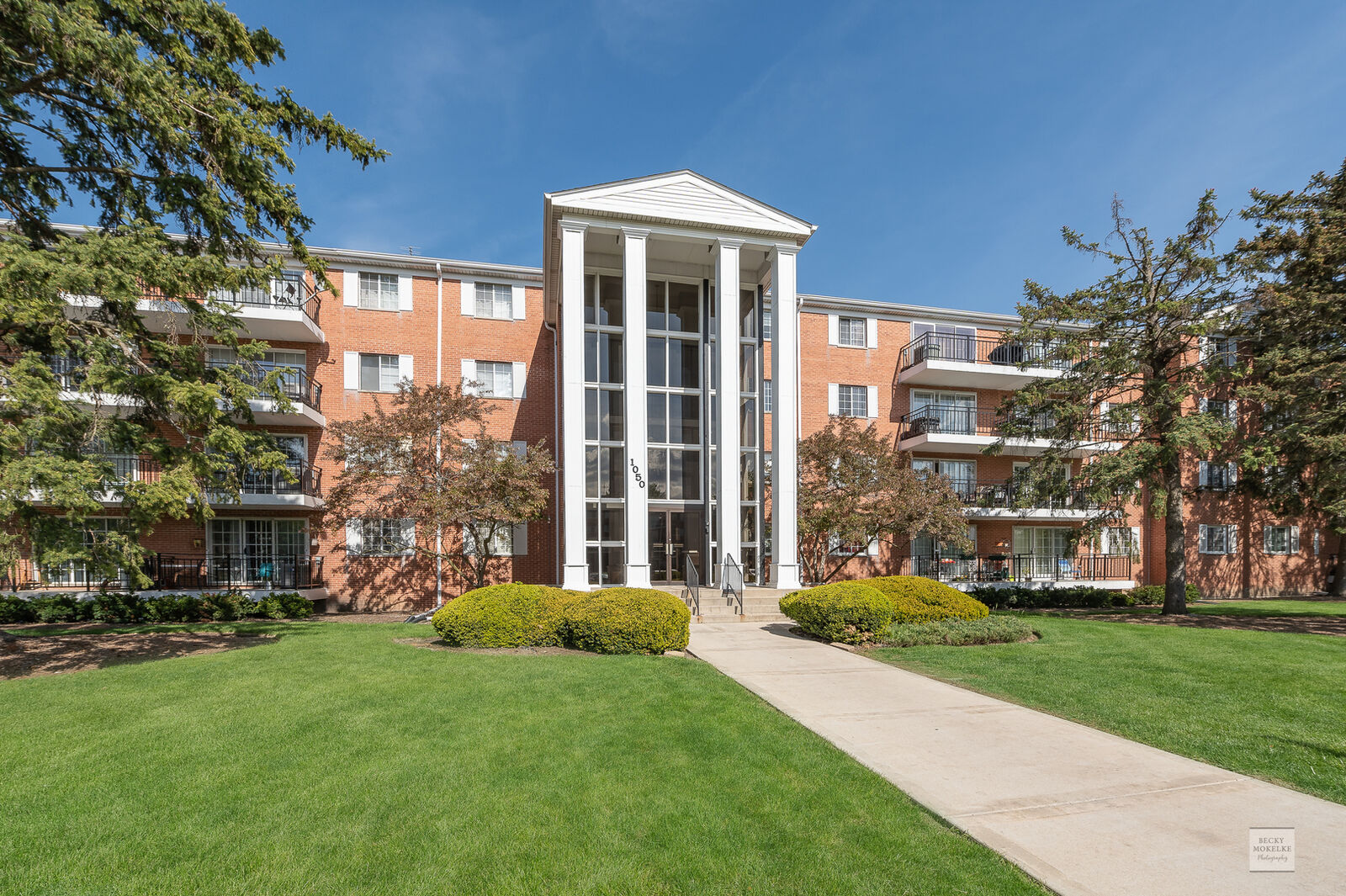 Property Photo: 1050 N Farnsworth Avenue 107 IL 60505