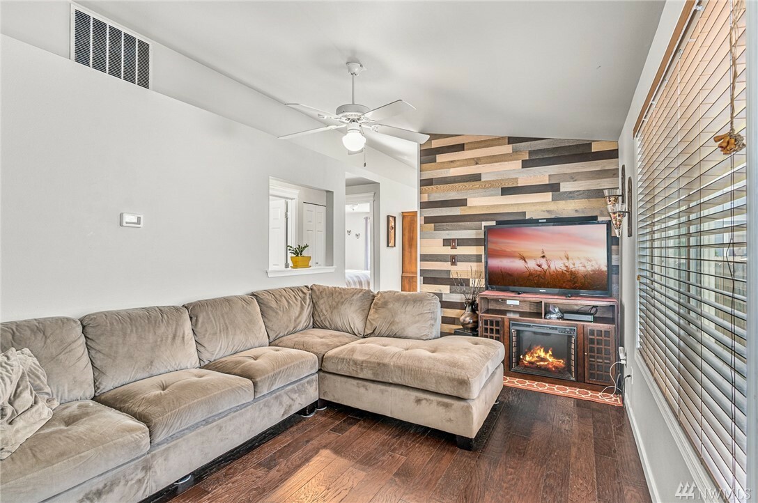 Property Photo: 15011 44th Ave NE 131 WA 98271