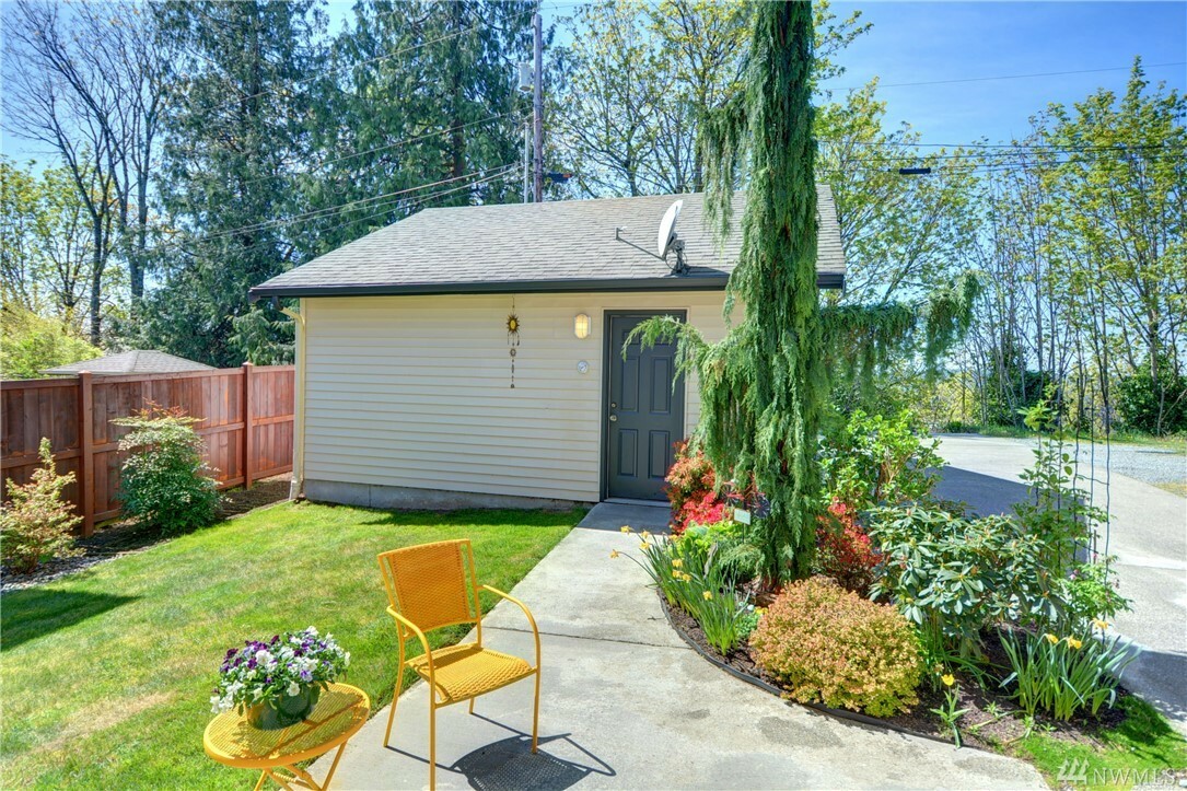 Property Photo:  120 N Dunham Ave  WA 98223 