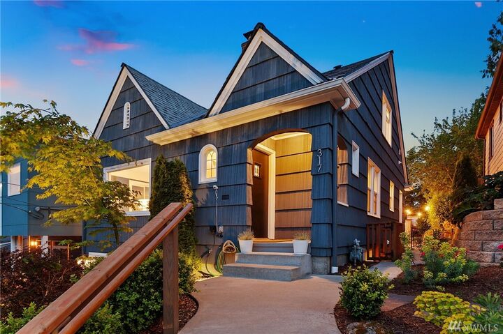 Property Photo:  317 NE 56th St  WA 98105 