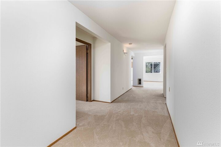 Property Photo: 800 N Allen Place 201 WA 98103