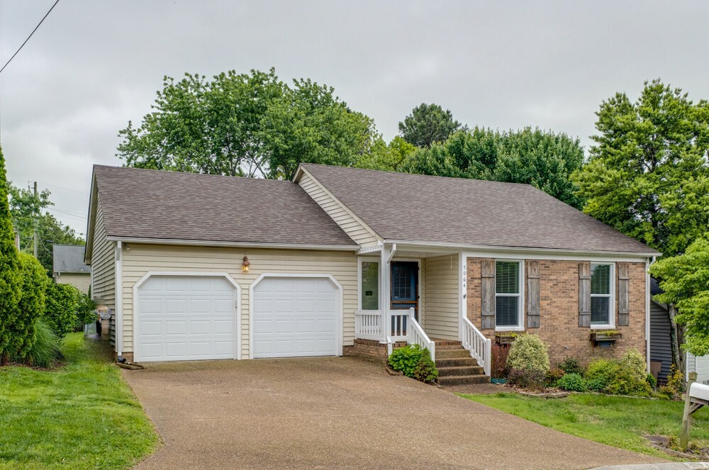 Property Photo: 5064 English Village Dr TN 37211