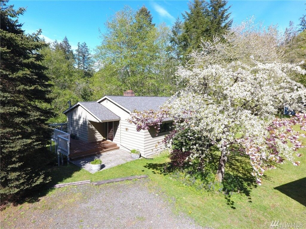 Property Photo: 6490 NE Maxwell Lane WA 98110