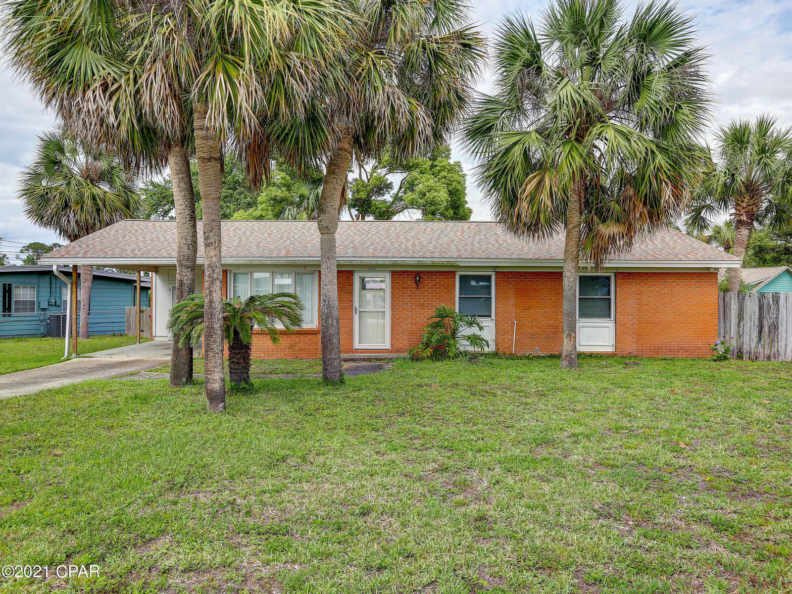 Property Photo: 106 Woodlawn Drive FL 32407