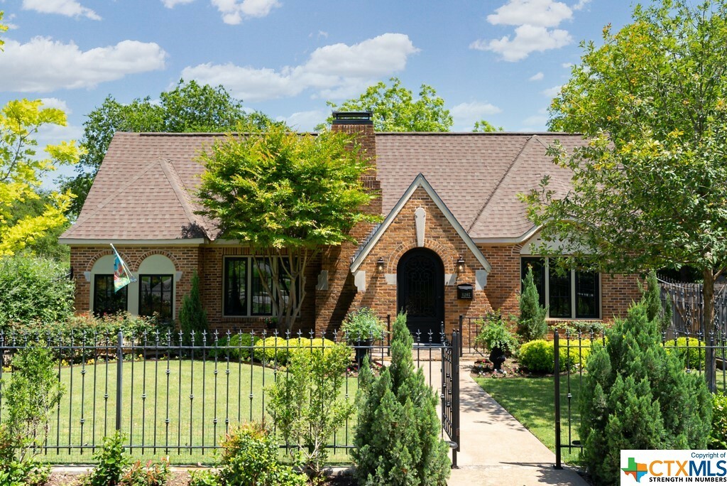 Property Photo: 1207 Belvin Street TX 78666