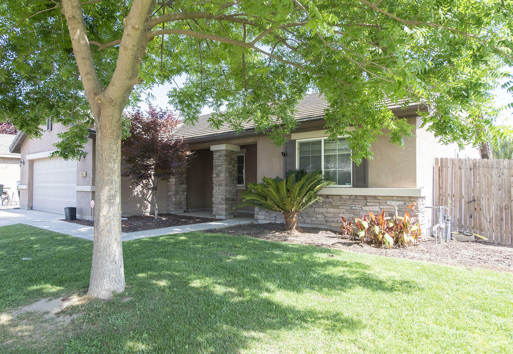 Property Photo:  2657 W Prescott Avenue  CA 93291 