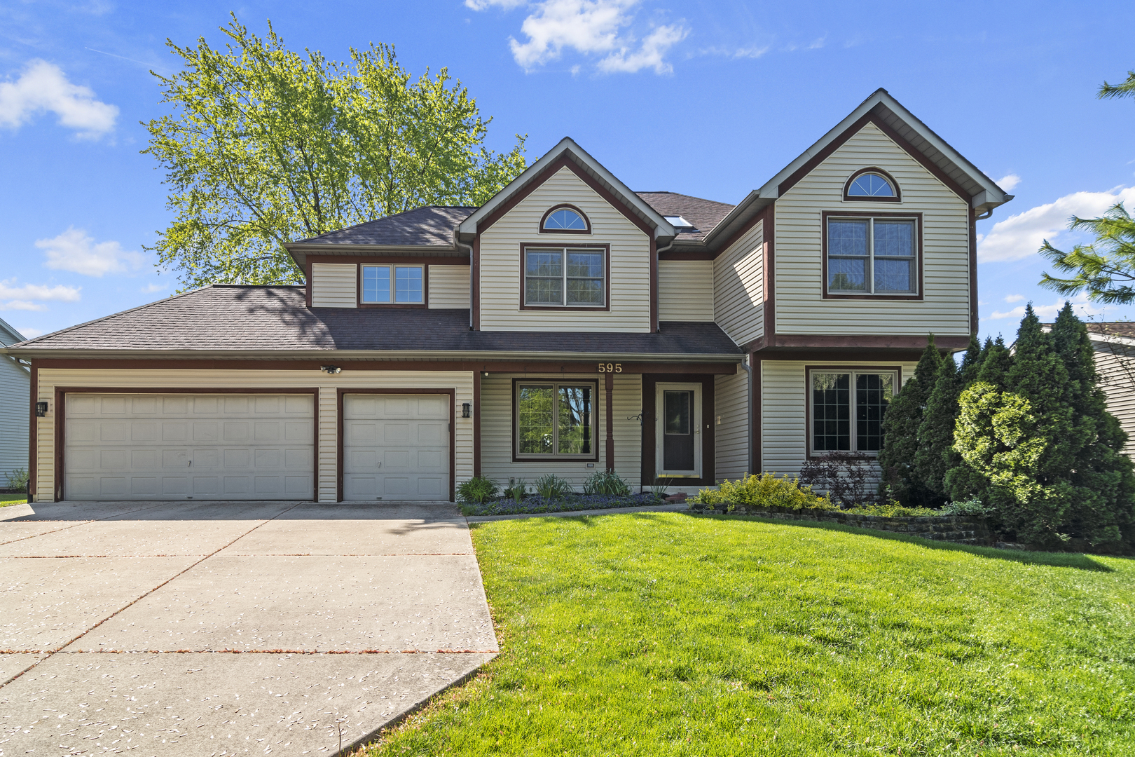 Property Photo: 595 Cleavland Drive IL 60440