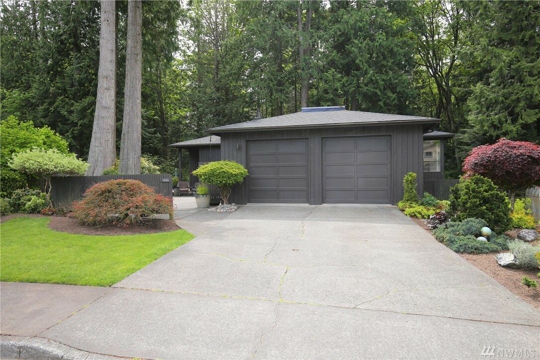 Property Photo:  1901 Iowa Dr  WA 98229 