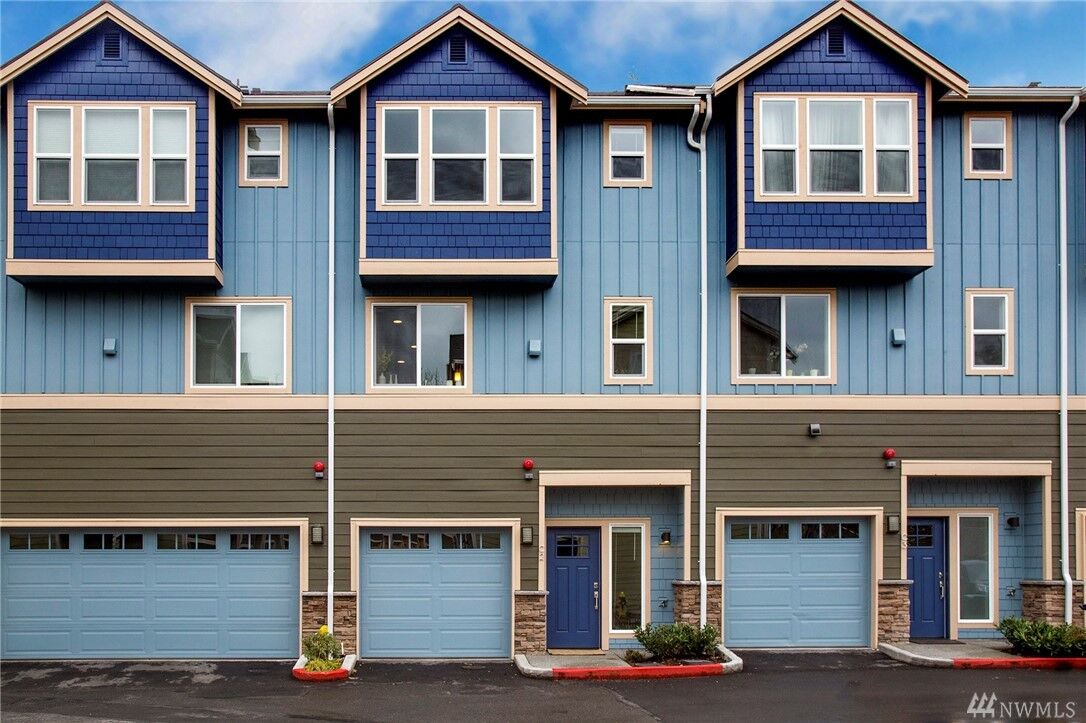 Property Photo:  23000 NE 8th St G3  WA 98074 