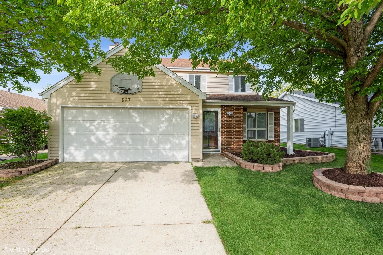 Property Photo:  587 Topeka Court  IL 60188 