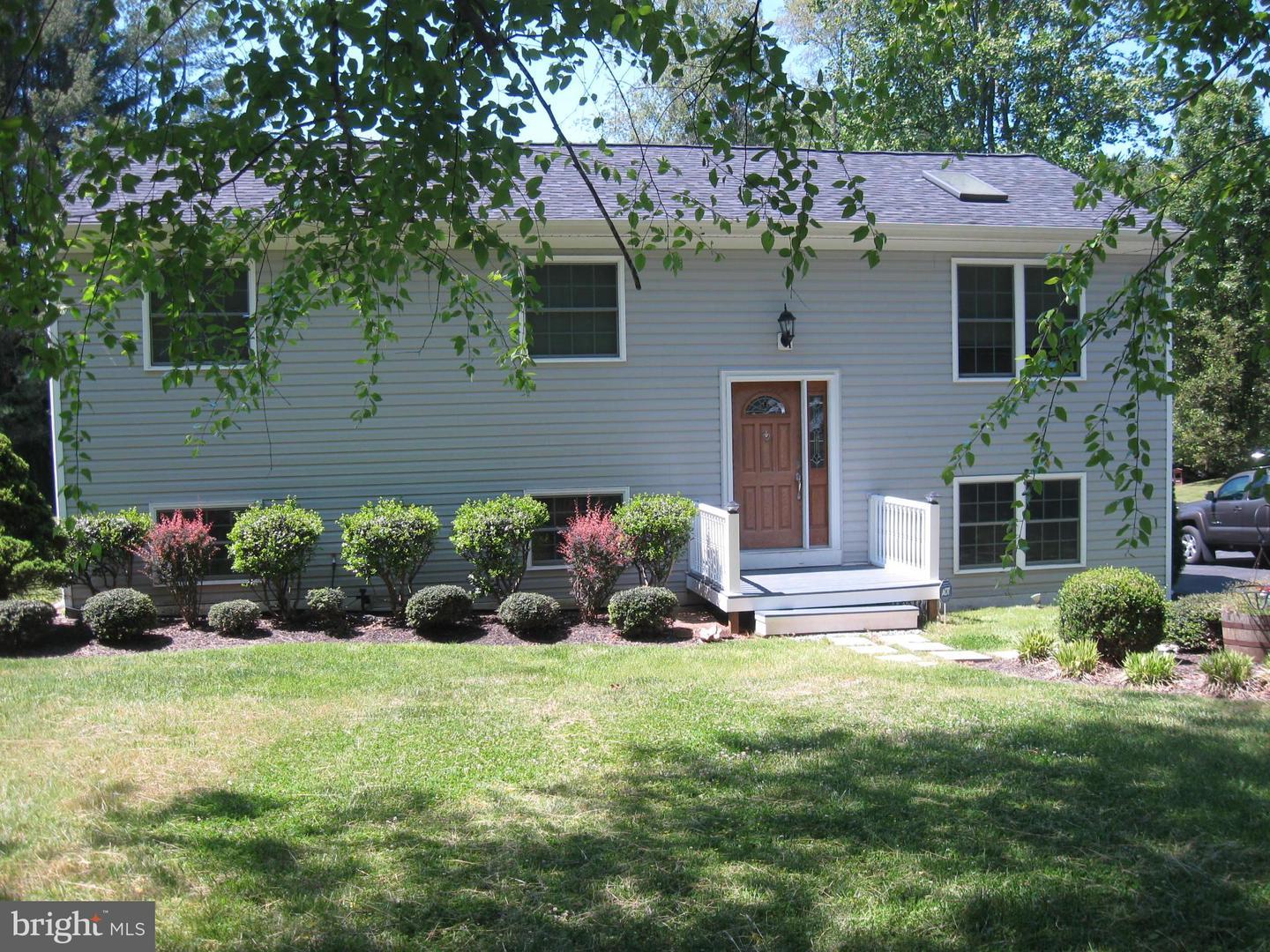 Property Photo: 7424 Porch VA 20187