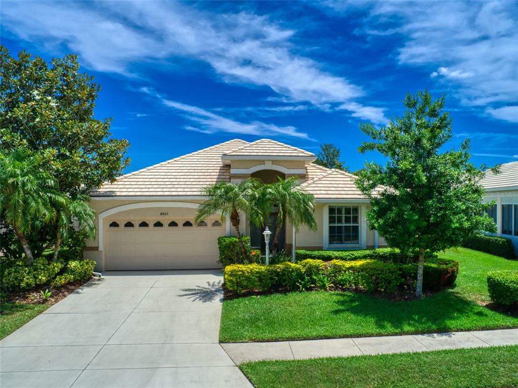 Property Photo: 8423 Idlewood Court FL 34202