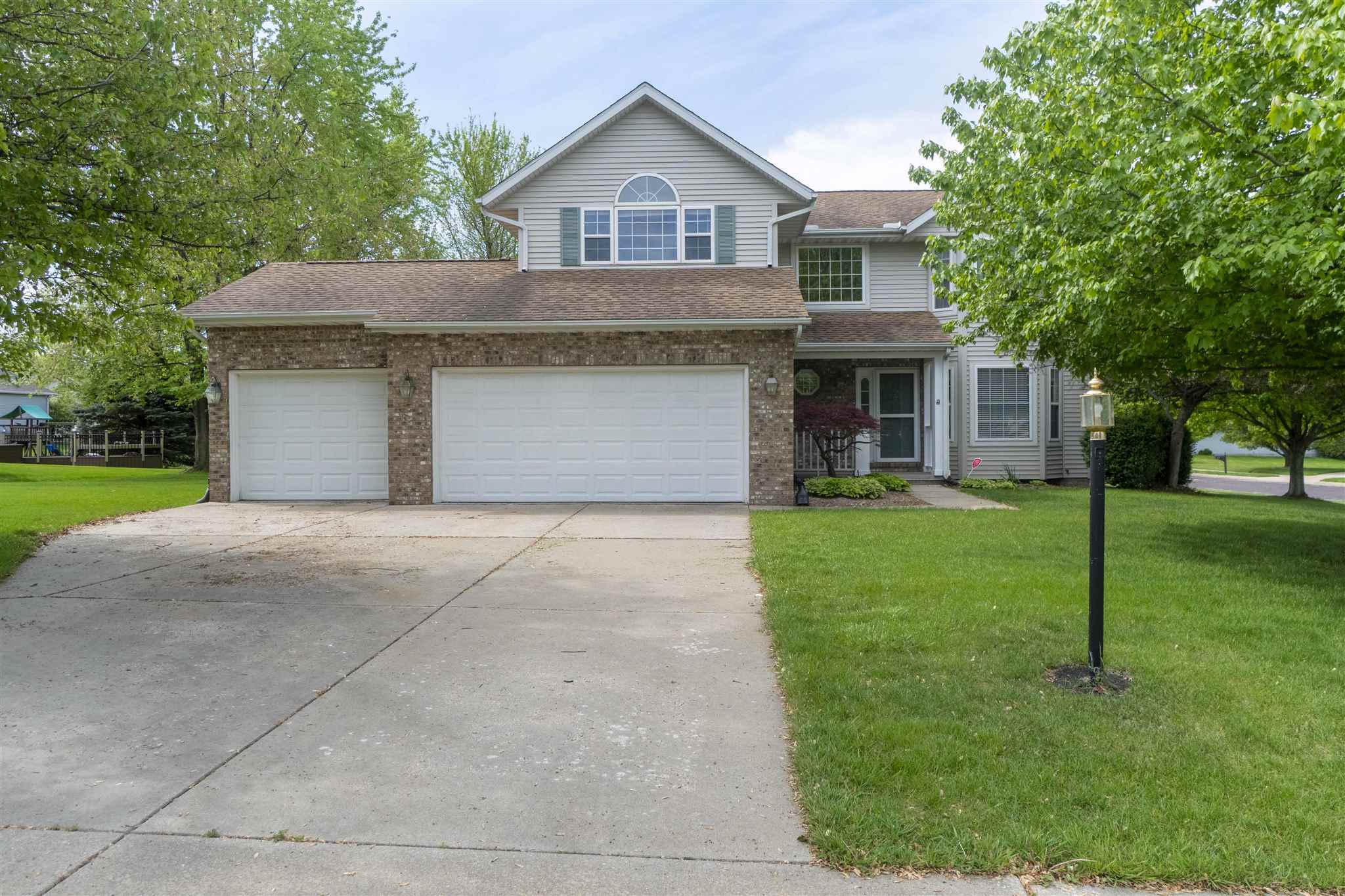 Property Photo:  2418 W Chase  IL 61525 