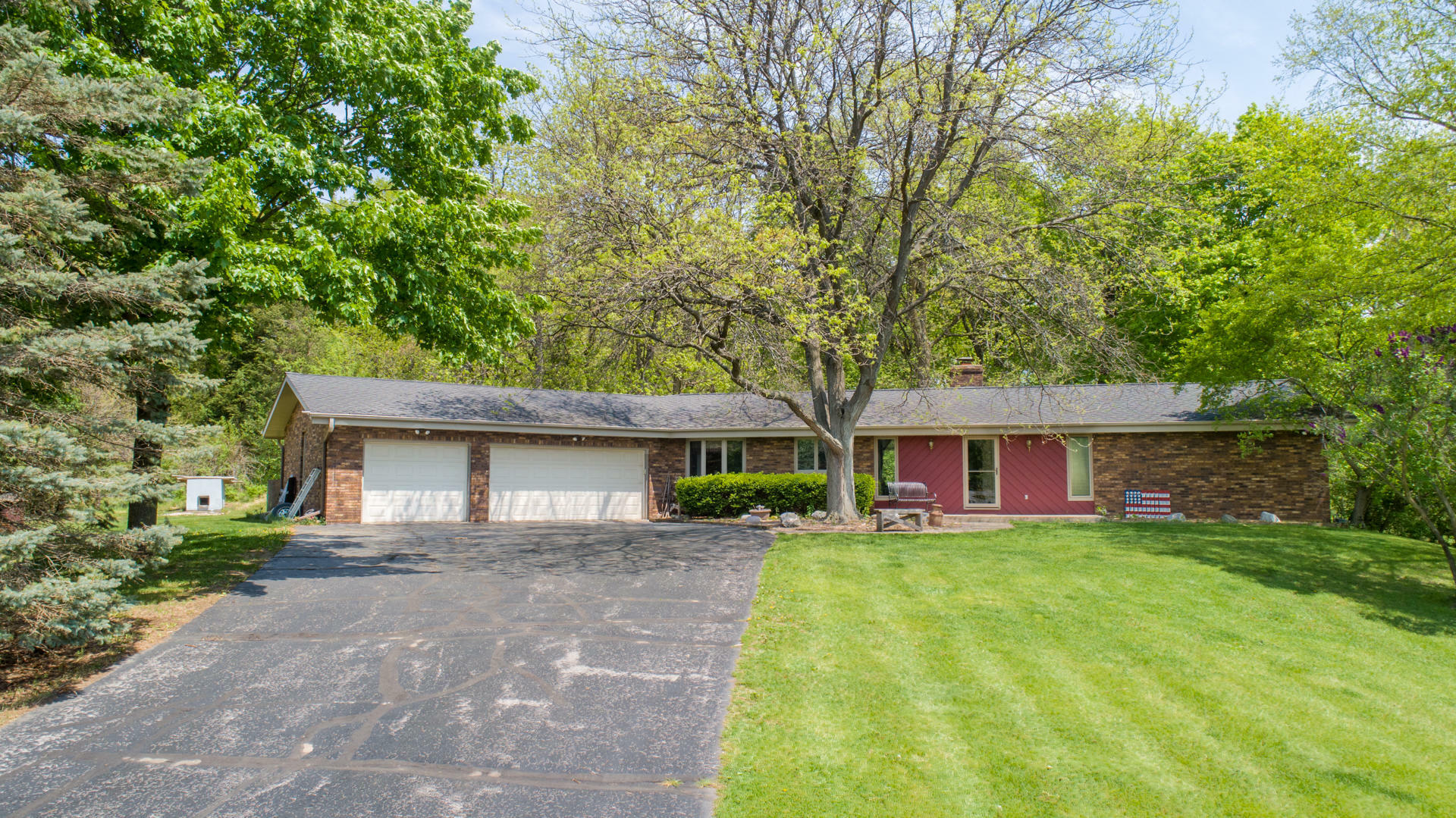 Property Photo:  5093 Horizon Ct  WI 53095 