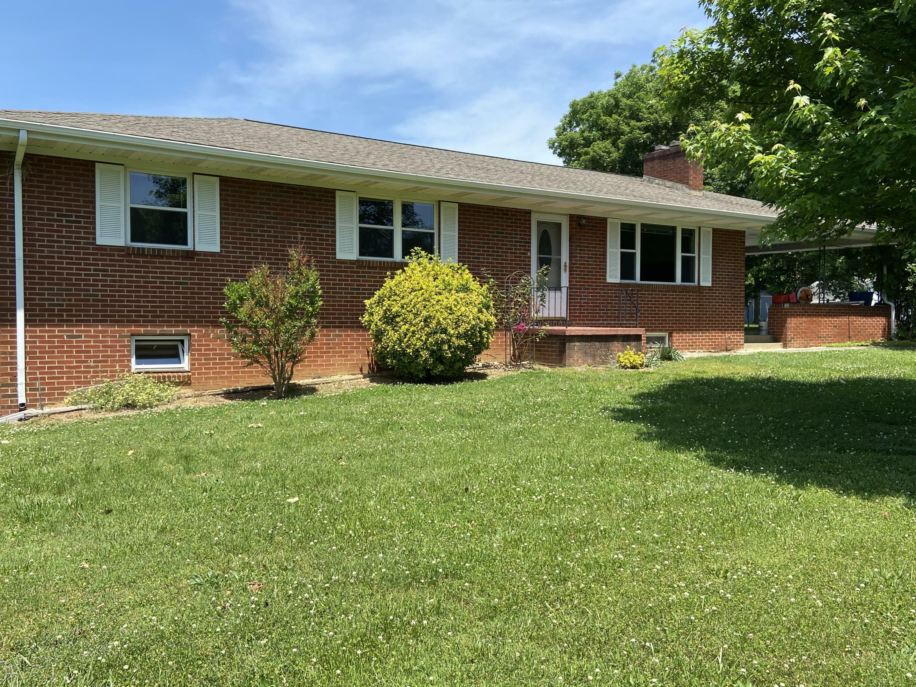 Property Photo:  221 Pinedale St  TN 37801 