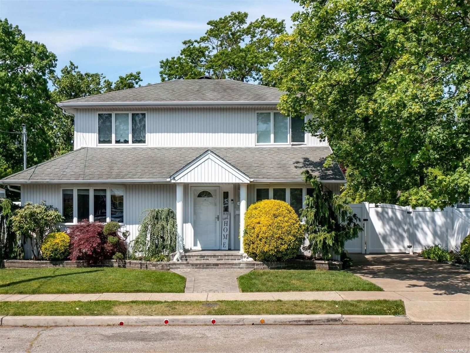 Property Photo:  600 Farmers Avenue  NY 11710 